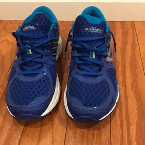Men’s lightly worn New Balance tennis shoes - 11.5